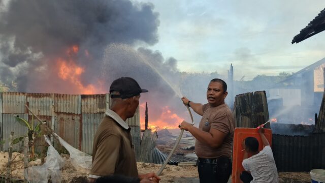 Kolaborasi Warga, Polisi dan Pemerintah Atasi Kebakaran di Kecamatan Singingi