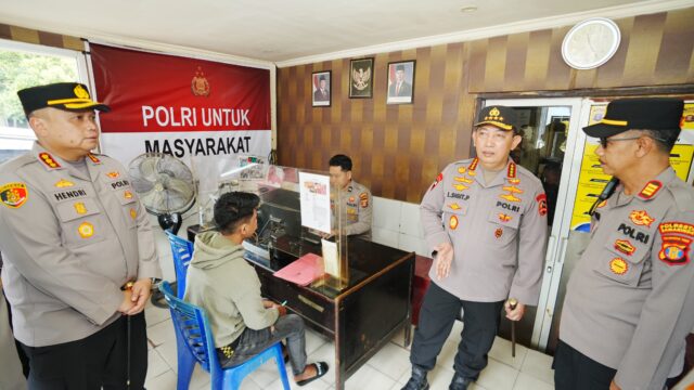 Sidak Polsek Samarinda Kota, Kapolri Tekankan Berantas Premanisme-Optimalkan Pelayanan