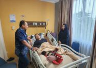 Kapolda Riau Jenguk Wakapolres Kuansing yang Ditabrak Pebalap saat Bubarkan Balap Liar