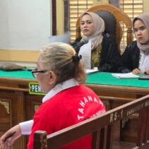 Sidang Dugaan Dosen Bunuh Suami, Terdakwa Ngotot Rusman Situngkir Korban Lakalantas
