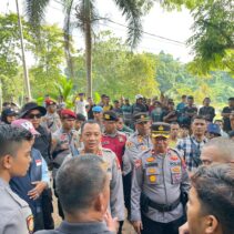 Kapolres Dharmasraya Pimpin Pengamanan Aksi Damai Warga Durian dan Koto Baru ke PT. BRM