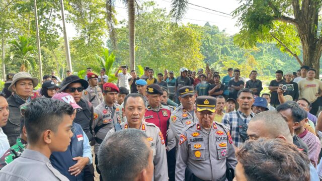 Kapolres Dharmasraya Pimpin Pengamanan Aksi Damai Warga Durian dan Koto Baru ke PT. BRM