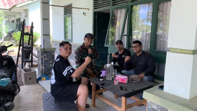 Pertemuan Penuh Kekeluargaan: Jurnalis Payakumbuh Bertemu Erat Sahabat Lama dari TNI