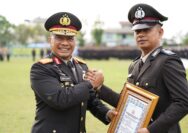 Polda Riau Gelar Upacara Peringatan Hari Lahir Pancasila, Bripka Agus Budiadi Terima Penghargaan Atas Prestasi Gemilang