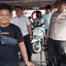 Naik Perahu, Kapolsek Tualang Lakukan Patroli di Seberang Sungai Siak Antisipasi Premanisme.