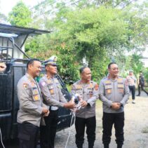 Kapolda Sumbar Serahkan Hewan Qurban untuk Polres Kepulauan Mentawai