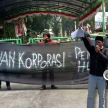 Ikatan Pemuda dan Mahasiswa Kecamatan Siak Hulu Demo Didepan Kantor Kementerian LHK RI, Desak Satgas PKH Segel Lahan PT. Wasundari Indah