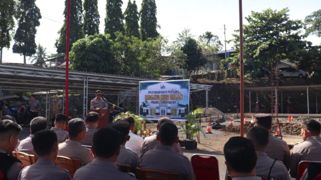 Canangkan Pembangunan Masjid Polres Tanah Datar, Kapolres Bersama PJU dan Personil Lakukan Peletetakan Batu Pertama