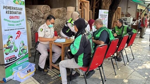 Biddokkes Polda Jatim Gelar Bakti Kesehatan Berkah Bagi Ribuan Ojol di Hari Bhayangkara ke 79