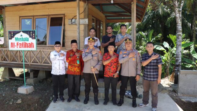 Dalam rangka Hut Hhayangkara ke - 79 Kapolres Kep. Mentawai Resmikan Mushala Al-Fatihah di Dusun Berkat