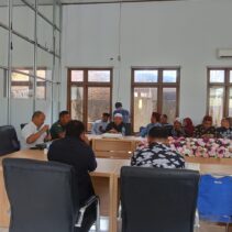 Pasca Ricuh Ibu-ibu Dalam Rapat Dipimpin Kadisperdagkopukm Kampar, Lagi-lagi Tidak Ada Disepakati, Panitia Terap Lakasanakan RAT KNES 