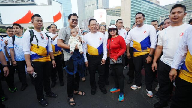 Jelang Hari Bhayangkara, Kapolri Sapa dan Berbaur dengan Masyarakat di CFD Jakarta