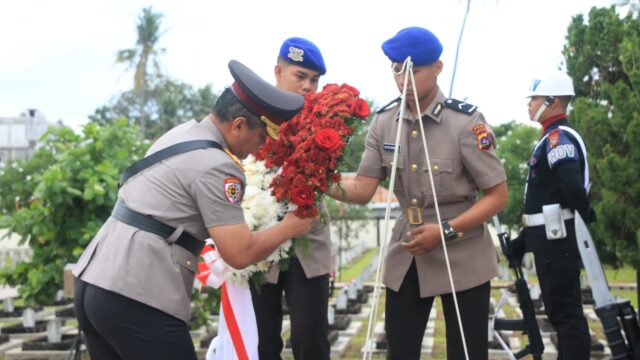 Polda Sumbar Gelar Upacara Tabur Bunga dan Ziarah dalam Rangka Hari Bhayangkara ke-79