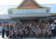 Penghormatan Memasuki Masa Purnabakti, Dokter Senior Lapas Pekanbaru Pimpin Apel Pagi