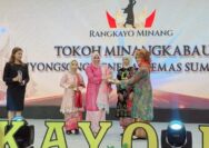 Desi ‎Raih Penghargaan Rangkayo Minang Awards 2025, sebagai, Tokoh Perempuan Minang Tangguh yang Inspiratif