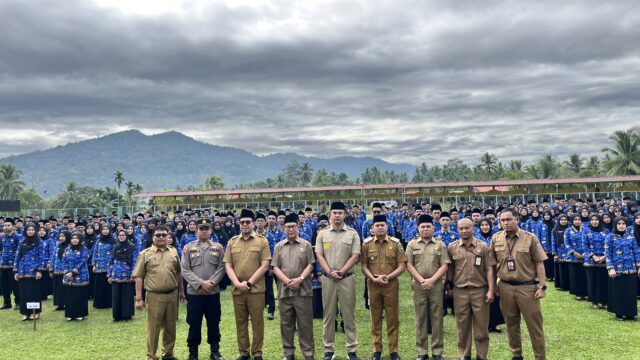 Serahkan SK CPNS Formasi Tahun 2024, Bupati Benny Dwifa Tekankan Profesionalisme dan Amanah Dalam Bertugas