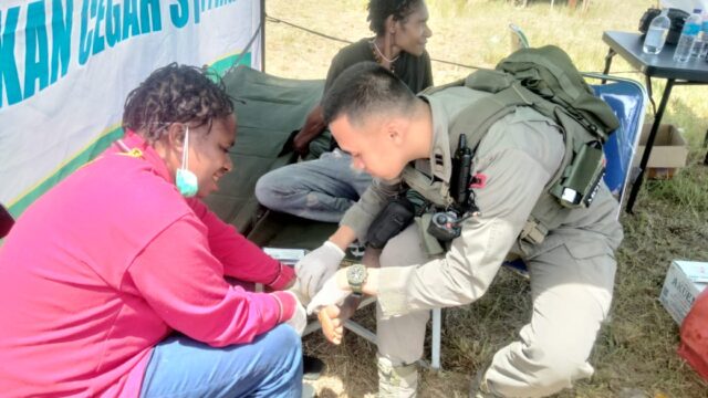 Partisipasi Tim Kesehatan Satgas Ops Damai Cartenz Gelar Pelayanan Kesehatan di Festival Budaya Lembah Baliem