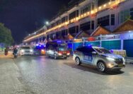 Sat Binmas Polres Kuansing, himbau Warga Teluk Kuantan Gotong Royong paska Paju jalur di tepian Narosa.