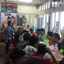 Melihat Suasana Kunjungan di Lapas Kelas IIA Pekanbaru, WBP dan Pengunjung Saling Melepas Rindu