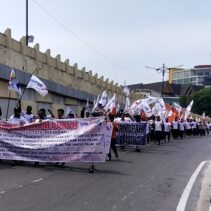 FSPMI Riau Suarakan 8 Tuntutan Nasional di DPRD Riau 