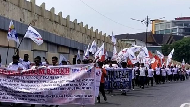 FSPMI Riau Suarakan 8 Tuntutan Nasional di DPRD Riau 