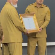 Diserahkan Gubernur Sumbar, Bupati Sijunjung Terima Penghargaan WBTb Kementerian Kebudayaan