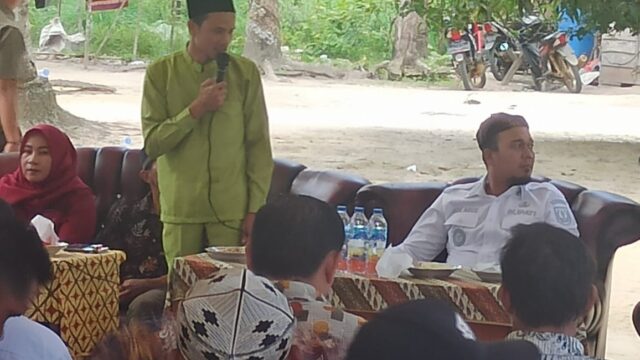 Temu Ramah Bupati inhu Kepada Bathin Adat Talang Mamak . Temu Ramah Bupati inhu Kepada Bathin Adat Talang Mamak .