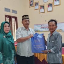 Camat Karya Penggawa Hadiri Penyerahan Bantuan Beras Untuk Korban Banjir Pekon Laay dalam Rangka HUT PMI ke-80