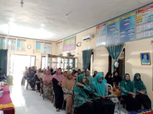 Camat Karya Penggawa Hadiri Penyerahan Bantuan Beras Untuk Korban Banjir Pekon Laay dalam Rangka HUT PMI ke-80