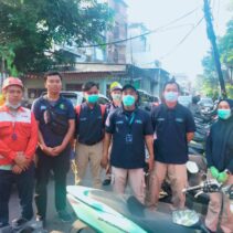 Aksi Cepat Sidokkes Polres Metro Jakarta Barat Evakuasi Relawan Muda Yang Pingsan Saat Bantu Padamkan Kebakaran Di Mangga Besar