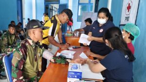 Donor Darah Satgas Yonif 521/DY Ikut Serta Dalam Rangka Kegiatan HUT Ke-80 PMI