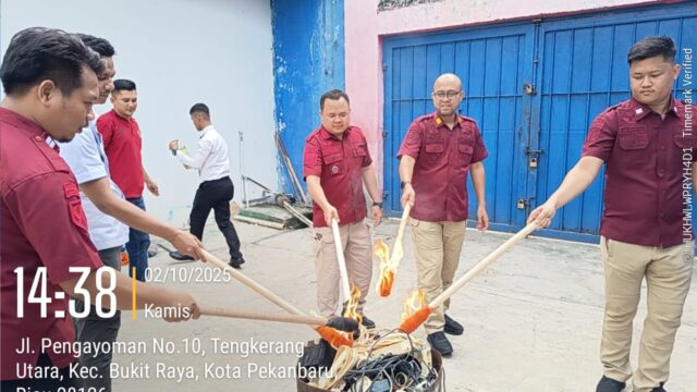 Upaya Perketat Pengawasan, Lapas Pekanbaru Musnahkan Barang Bukti Hasil Razia Upaya Perketat Pengawasan, Lapas Pekanbaru Musnahkan Barang Bukti Hasil Razia
