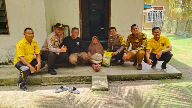 Kapolsek Kuantan Tengah Polres kuansing dan Direktur Patrolikriminal86 Gelar Jum'at Barokah, Wujud Kedekatan dengan Masyarakat