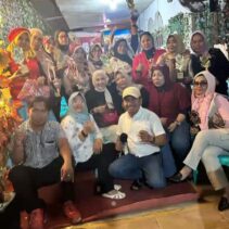 Menyambut Hari Pahlawan Cafe Nikmat mengadakan Lomba Seni Suara