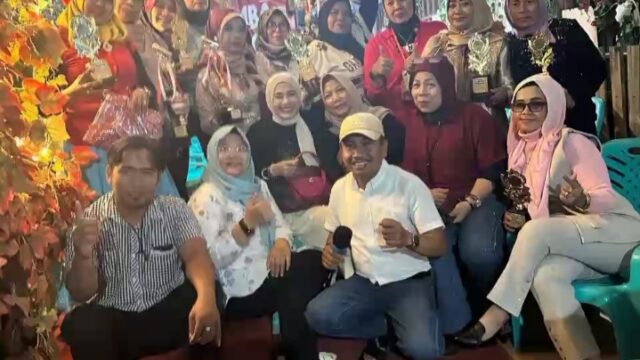 Menyambut Hari Pahlawan Cafe Nikmat mengadakan Lomba Seni Suara