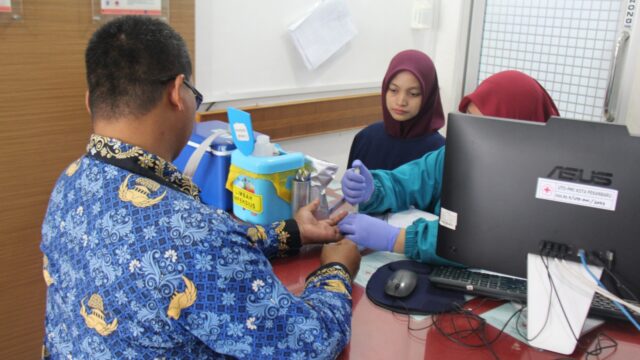 Wujud Kepedulian Terhadap Sesama di Hari Bakti Imipas ke-1, Lapas Pekanbaru Gelar Donor Darah