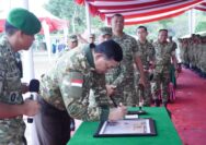 Kapolres Siak Sambut Kedatangan Menhan RI di Siak, Kunjungan ke Yonif TP 851/BBC Berlangsung Aman