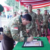 Kapolres Siak Sambut Kedatangan Menhan RI di Siak, Kunjungan ke Yonif TP 851/BBC Berlangsung Aman