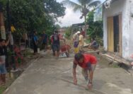 Bentuk Peduli Warga Perum Gpk 4 Dengan Jalan Yang Rusak !!!