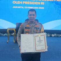 Dedikasi Tanpa Batas, Kapolres Sijunjung AKBP Willian Harbensyah Raih Satyalancana Wira Karya dari Presiden RI
