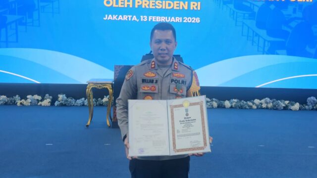 Dedikasi Tanpa Batas, Kapolres Sijunjung AKBP Willian Harbensyah Raih Satyalancana Wira Karya dari Presiden RI