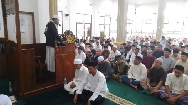 Walau kondisi Hujan, Masjid Ar Rahman Membeludak Ikuti Pelaksanaan Sholat Idul Fitri 1447