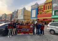 Unit I Koti Pemuda Pancasila Bagikan Takjil di Simpang Tabek Gadang Panam