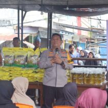 Operasi Pasar Murah: Warga Pelalawan Antusias Belanja Bahan Pangan