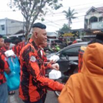 Pemuda Pancasila PAC Marpoyan Damai Berbagi Takjil, Pererat Solidaritas Kader di Bulan Ramadhan