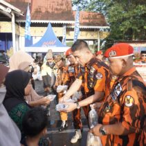 KOTI MPC PEMUDA PANCASILA KOTA PEKANBARU BERBAGI TAKJIL GRATIS di PENUTUP BULAN RAMADHAN