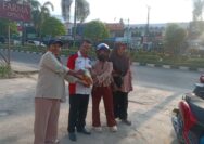 PWMOI Pelalawan Kolaborasi dengan Polsek Pangkalan Kerinci Berbagi Takjil