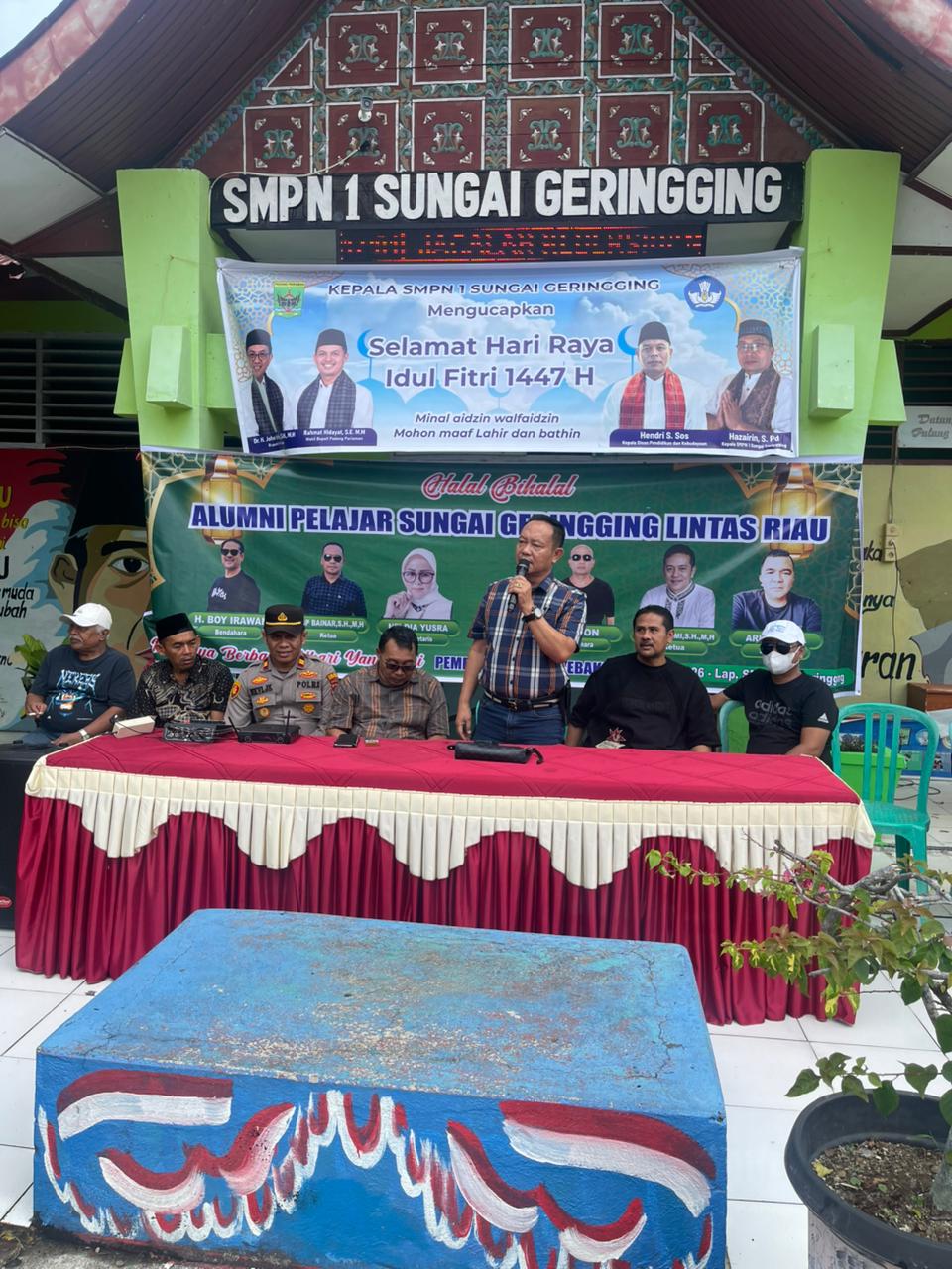 ALUMNI PELAJAR SUNGAI GERINGGING LINTAS RIAU TEGASKAN KOMITMEN SOSIAL, PEMBAGIAN SEMBAKO DI HARI RAYA