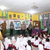 Polda Riau Tanamkan Green Policing ke Pelajar SDN 42 Pekanbaru, Edukasi Lingkungan Sejak Dini