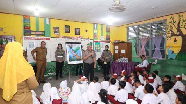 Polda Riau Tanamkan Green Policing ke Pelajar SDN 42 Pekanbaru, Edukasi Lingkungan Sejak Dini